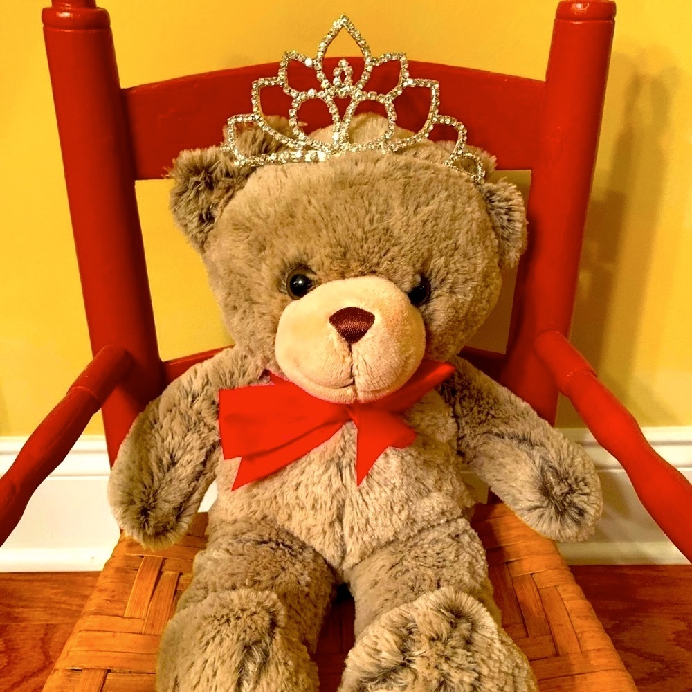 NEW!! PRETTY PAIR 👑”CROWN” yourself QUEEN👑 🐻 CUTE “MISS BEAR” INCLUDED❗️